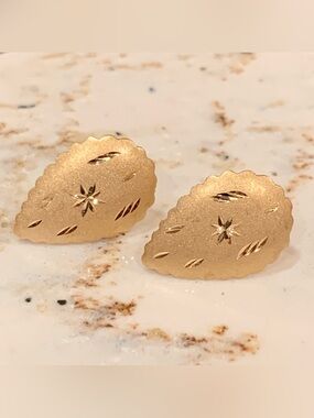 Vintage 14K Yellow Gold Teardrop Earrings Solid 14K Posts | Star Design | 0.96g
